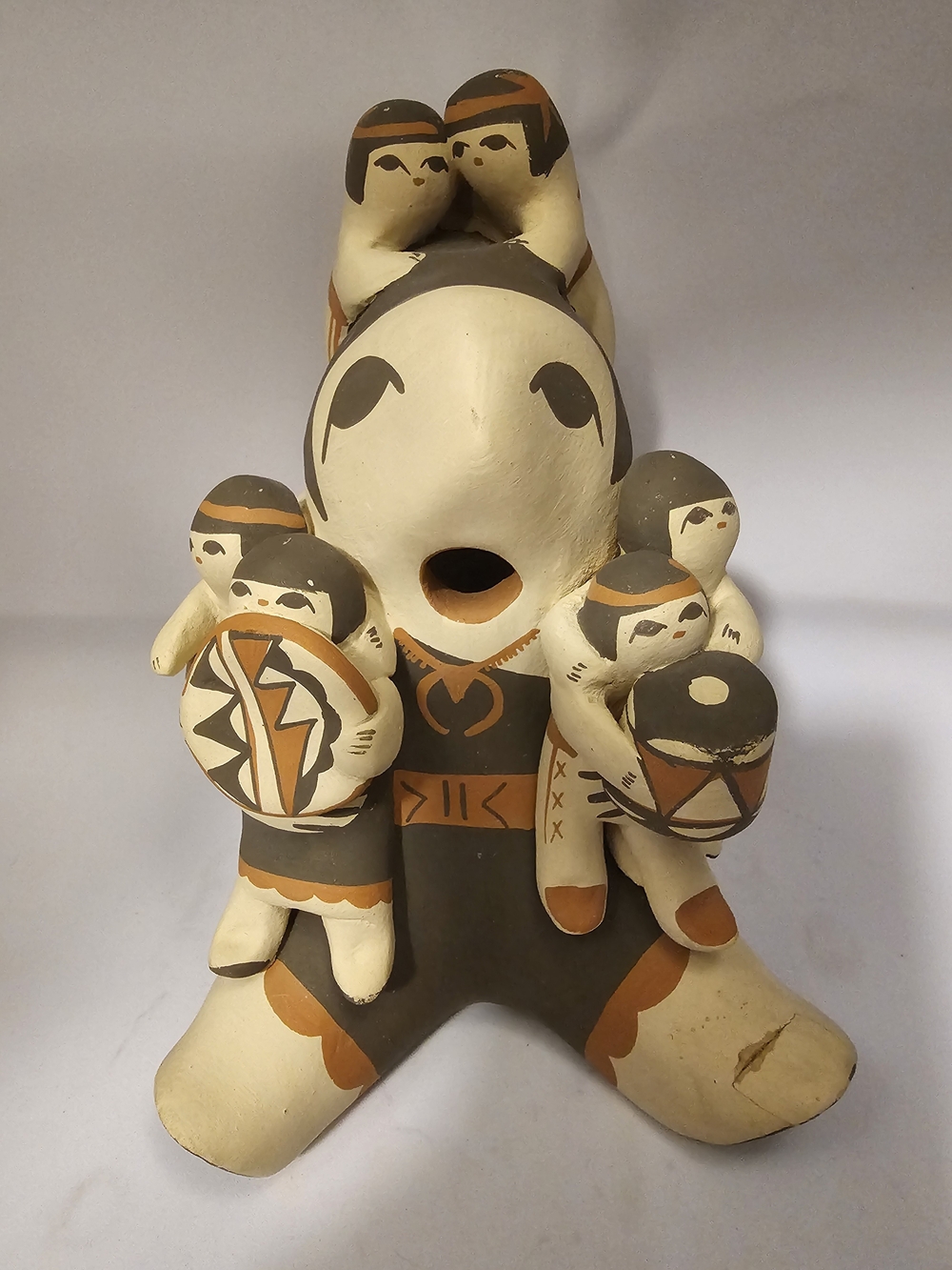 Vtg. Nat. Amer. Figurine Storyteller Judy Toya Jemez Pueblo Pottery W/Babies.